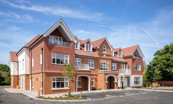 vb2015176 7 Exteriors Cranleigh Coves GU6 8DT Full