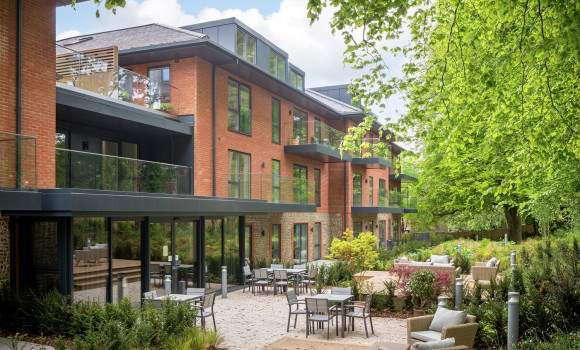 vb2018541 7 Winchester Holts Apartment 32 Full