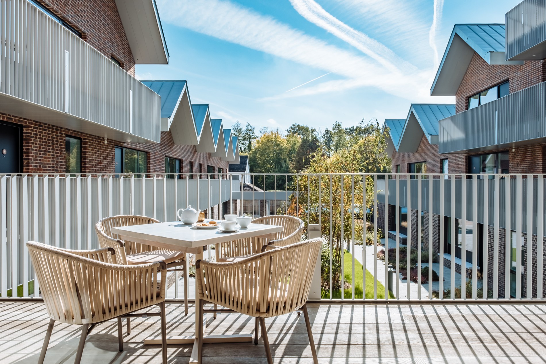 vb1890500 PL Woking Oct 2018 Balcony Courtyard 14 1900x1267