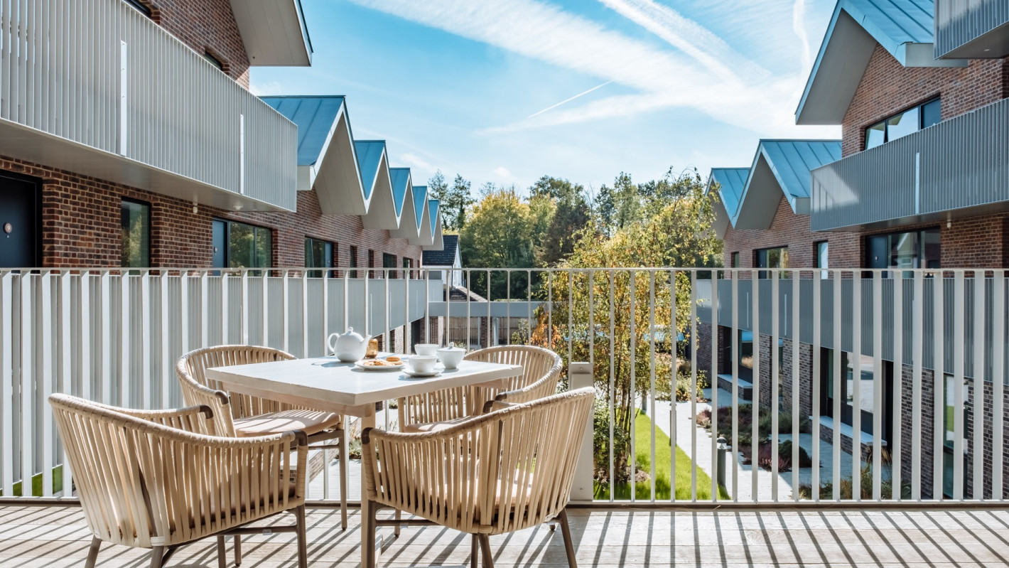 vb1890500 PL Woking Oct 2018 Balcony Courtyard 14 1900x1267