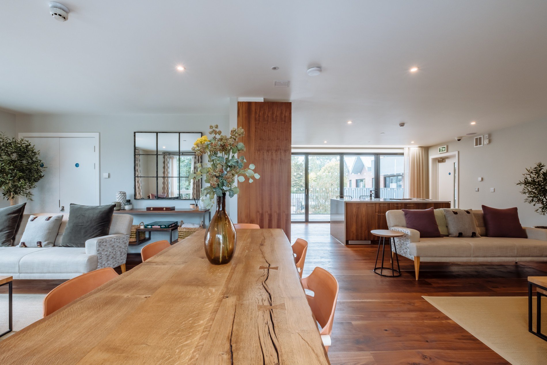 vb1890535 PL Woking Oct 2018 Residents Lounge 13 1900x1267