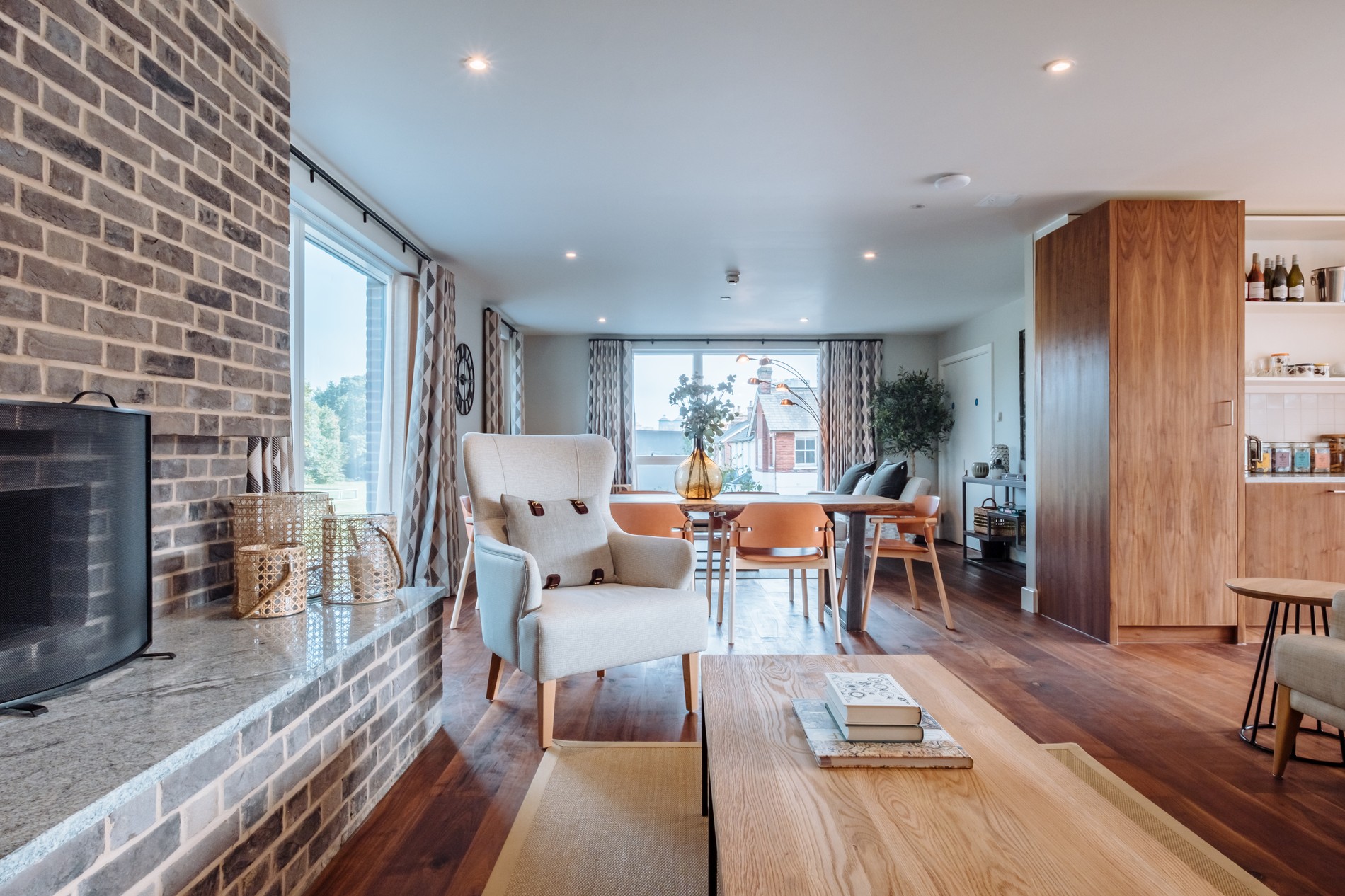 vb1890545 PL Woking Oct 2018 Residents Lounge 23 1900x1266