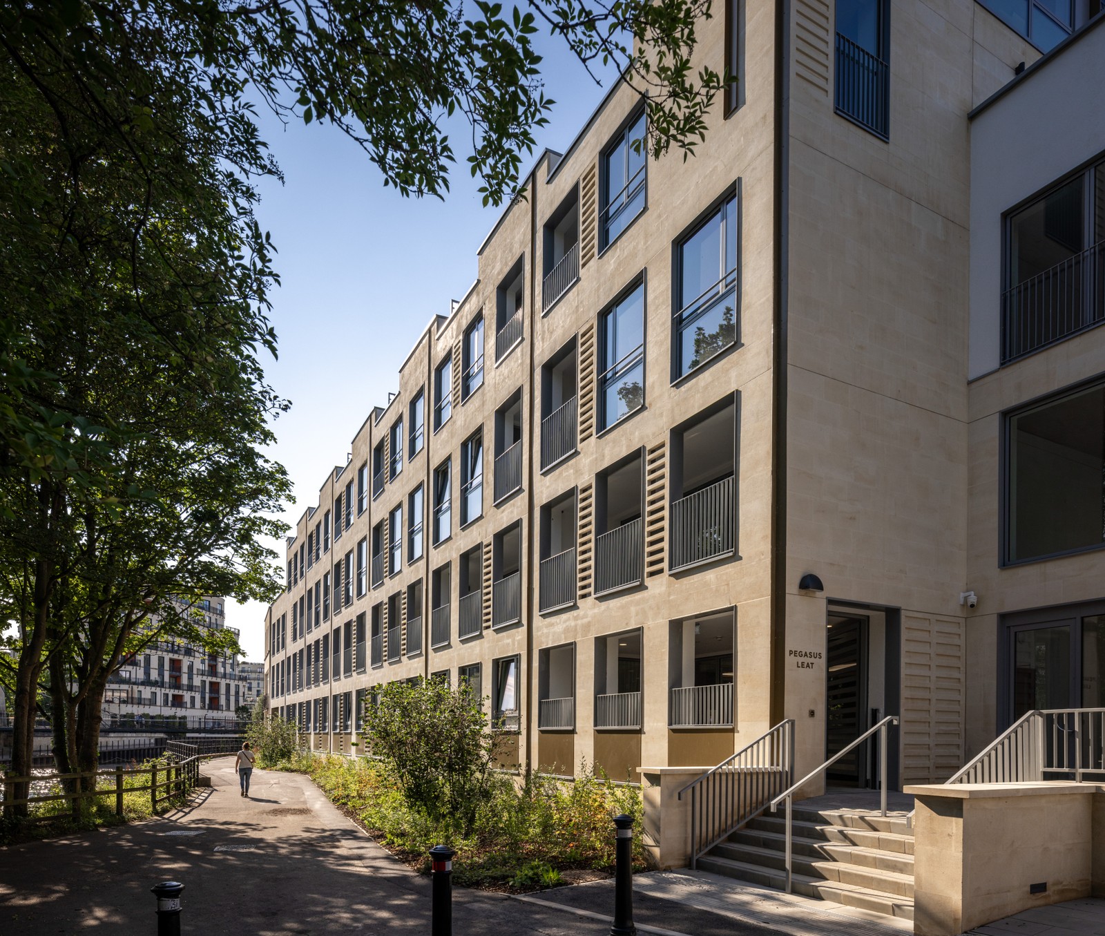 vb2272486 Pegasus Bath Leat 310 1600x1355