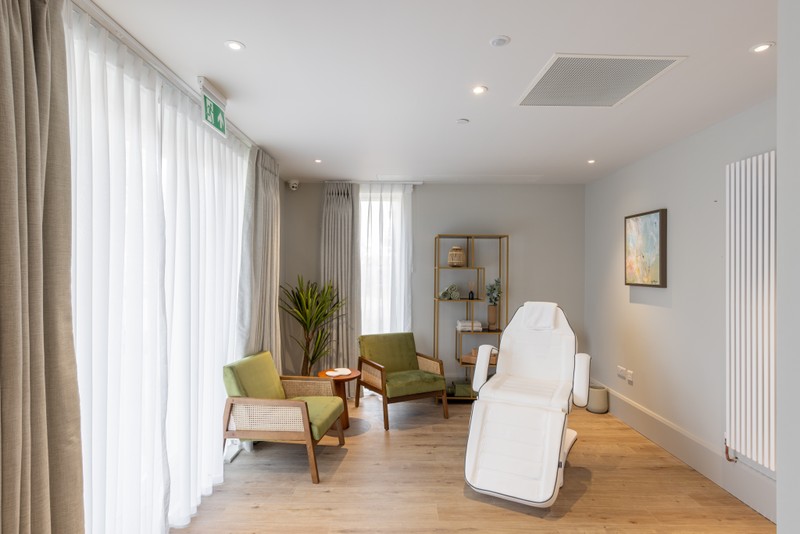 vb2332579 Byfleet Communal 023 800x534