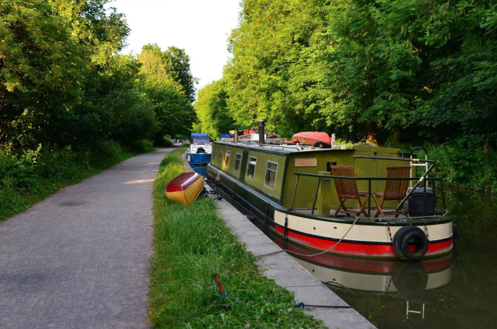 Why retire in Wiltshire   Kenneth and Avon Canal