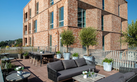 vb2313394 www.andrewhendry.com30 1067x1600