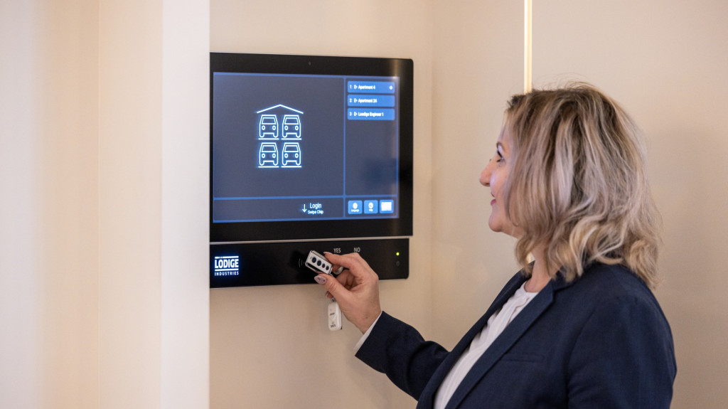 vb2216600 FJ Models 308 1900x1267