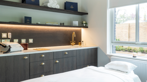 Treatment room without logo