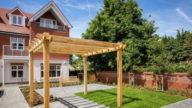 vb2015172 11 Exteriors Cranleigh Coves GU6 8DT Full