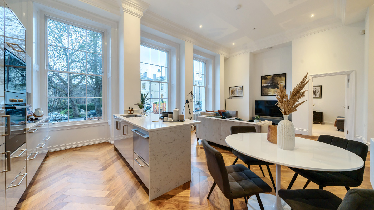 1078091 13
