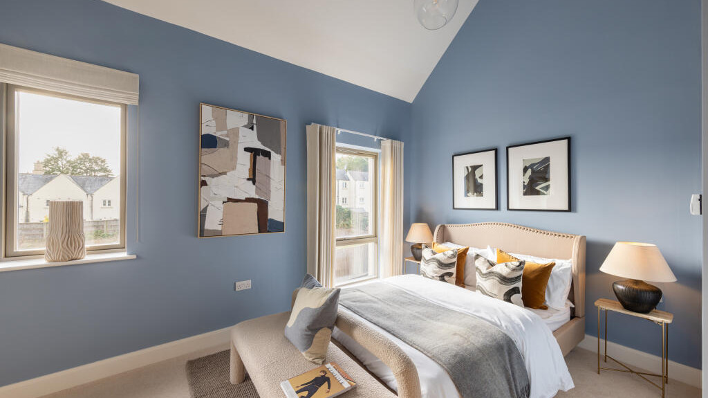 Steepleton Apt 90 2