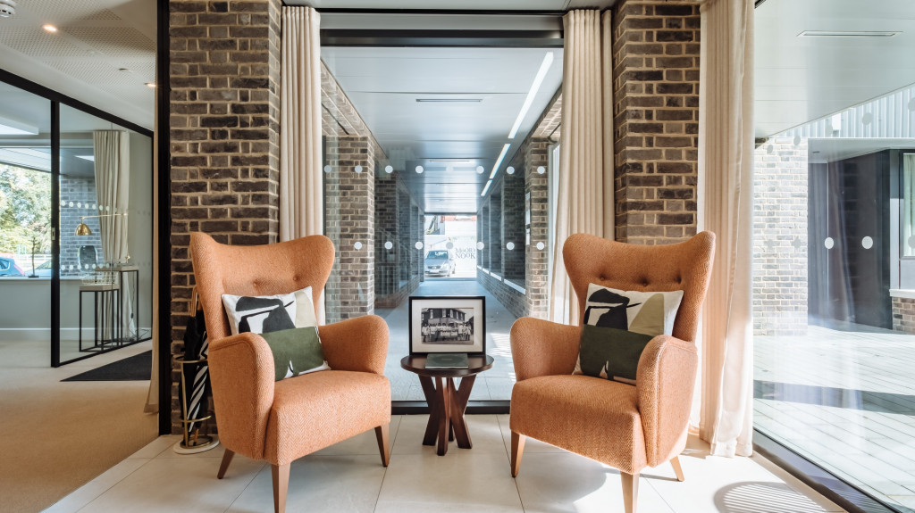 vb1890510 PL Woking Oct 2018 Main Entrance 02 3200x2133