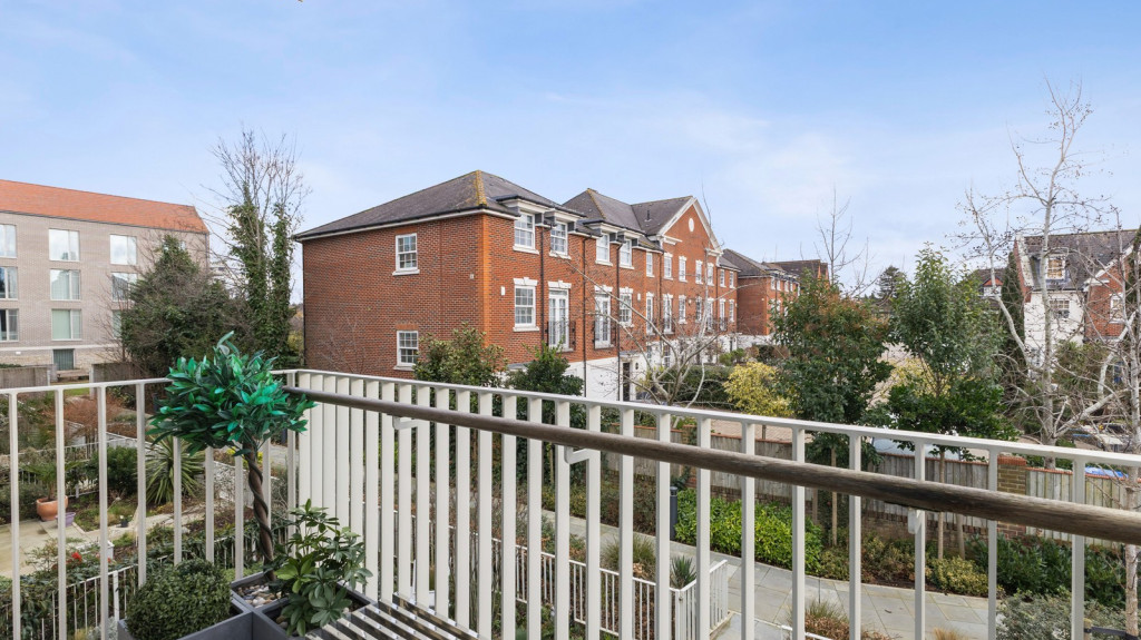 vb5626550 102593 Apartment 10 Pegasus Cobham Bowers 74 Portsmouth R 26  1600x1067