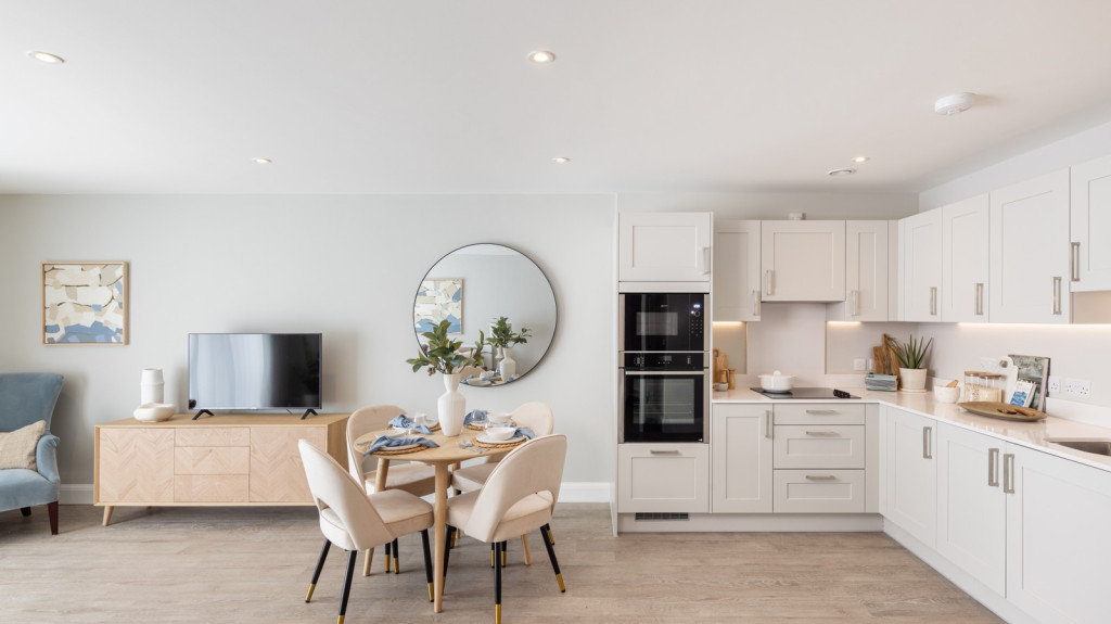 vb5109356 LS Lichfield Bonds 007 1600x1067