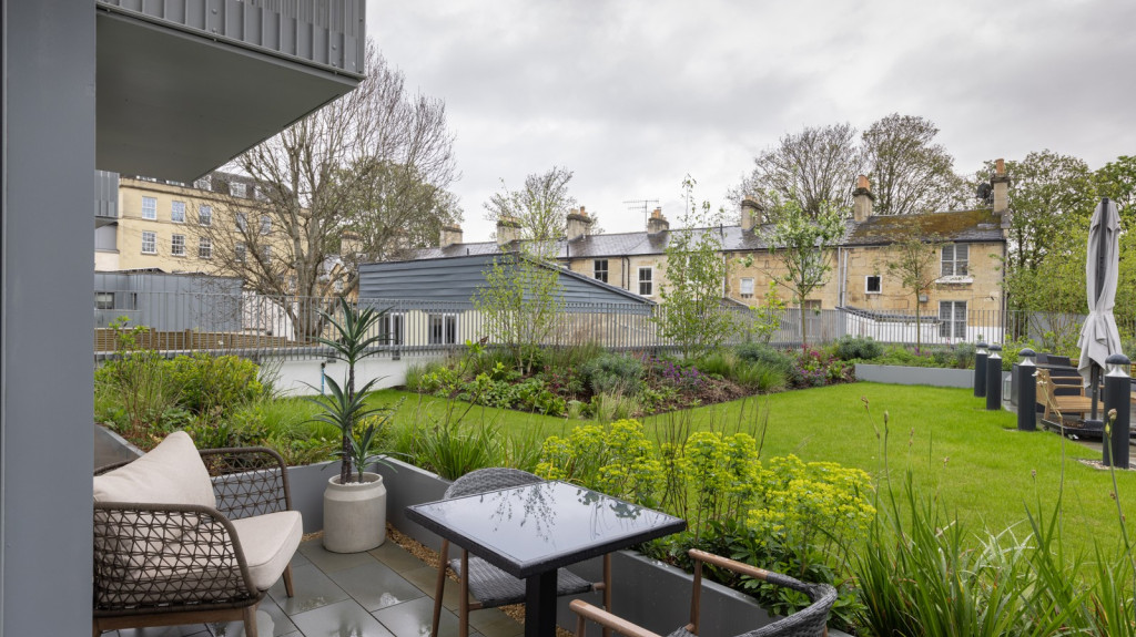 vb5136632 Bath Leat Apt 2 006 1600x1067