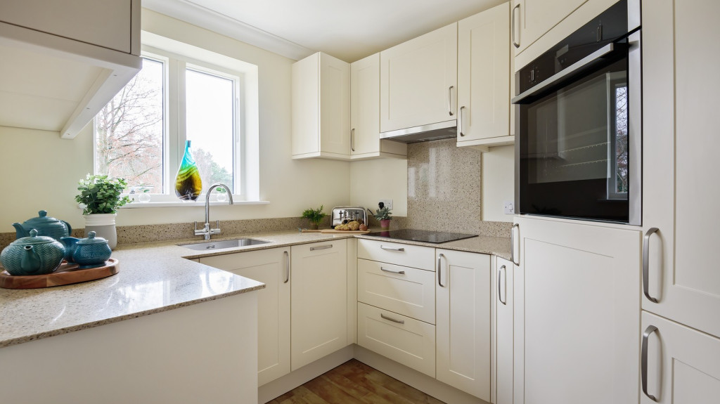 vb1926674 Renaissance Sandhurst Apt 37 3 1600x1068
