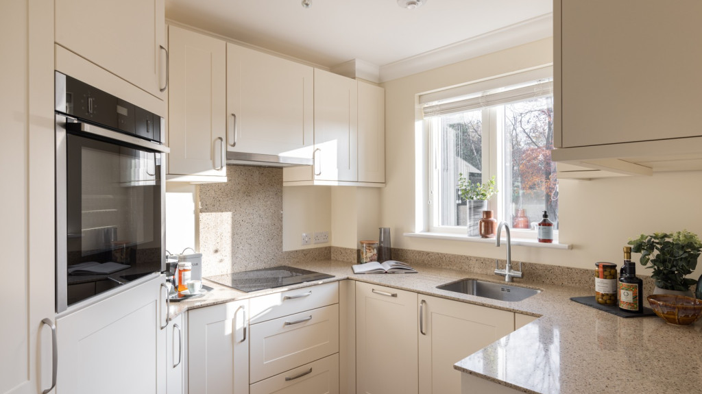 vb2116972 Sandhurst Apt 26 004 1600x1067