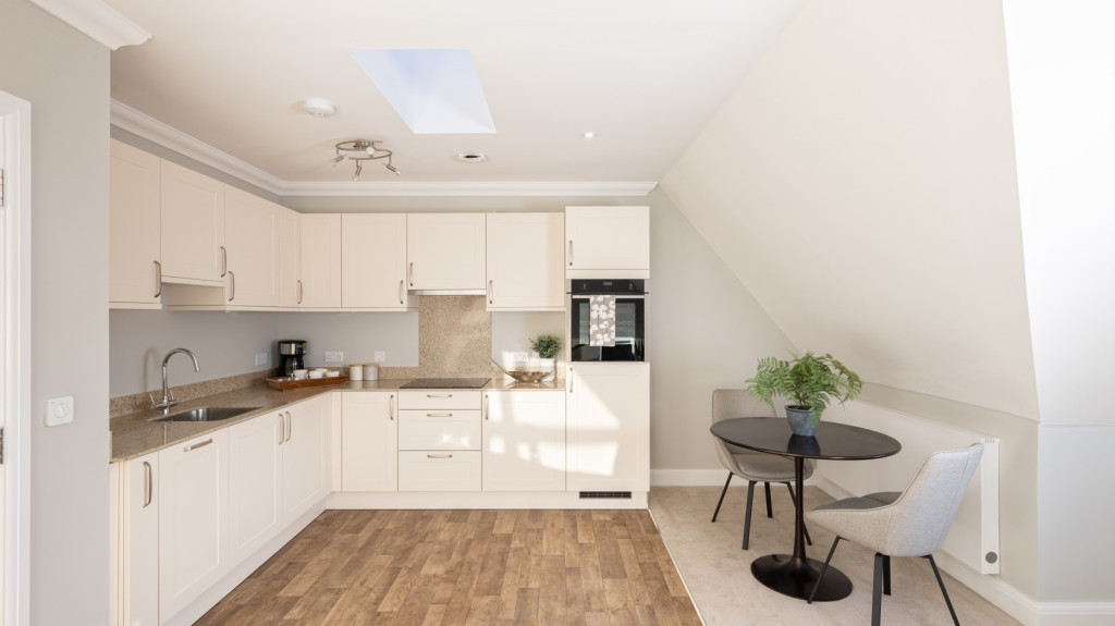 vb2116994 Sandhurst Apt 41 003 1600x1067 (1)