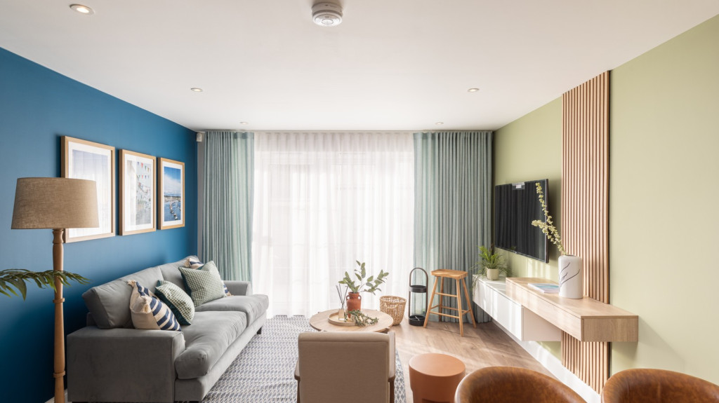 vb2335711 Lymington Gate 036 1600x1067 (1)