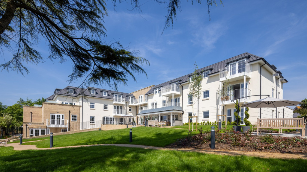 vb5142692 Lymington May 24 007 1600x1067 (2)