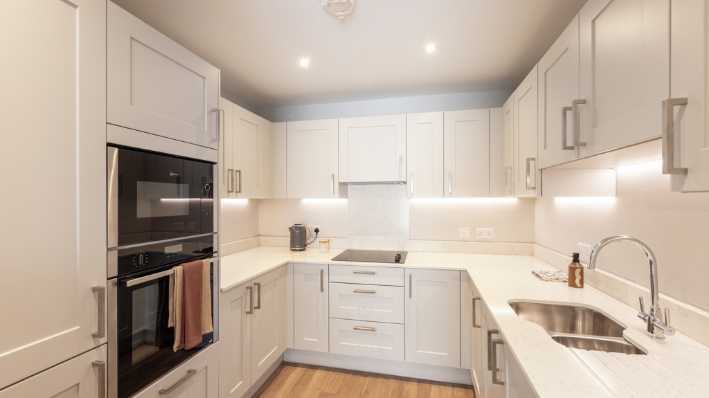 vb2335746 Lymington Gate Apt 6 Kitchen