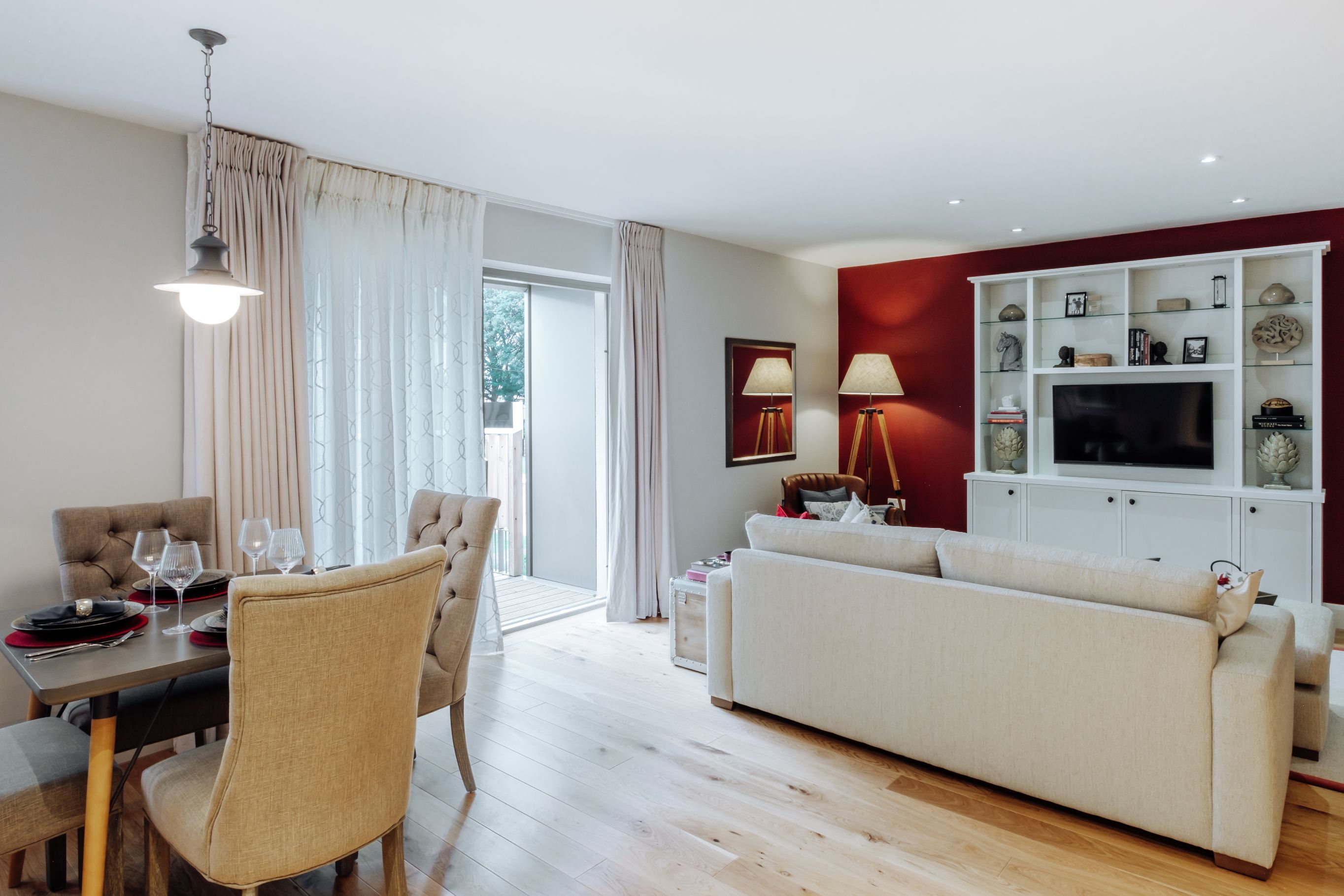Tetbury balcony apartment 1 min