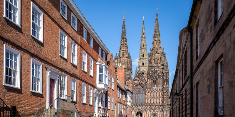 vb1986558 4   Lichfield Bonds   WS13 7LA   Full 800x533