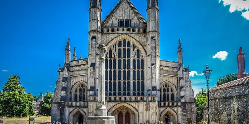 vb5125071 winchester cathedral 800x537